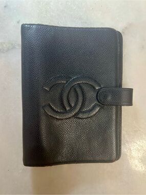 AUTH. CHANEL Vintage Black Caviar Leather Agenda Cover Embossed CC Personal Sz.